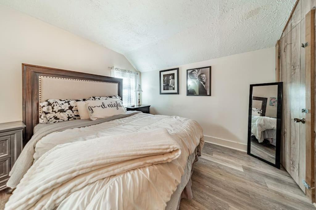 Cottage In The Falls, 2 B, 2 Bath, Fireplace Cuyahoga Falls Eksteriør bilde