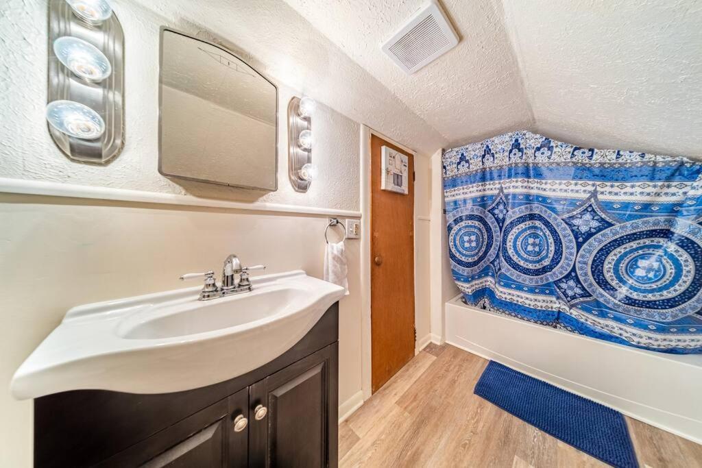 Cottage In The Falls, 2 B, 2 Bath, Fireplace Cuyahoga Falls Eksteriør bilde