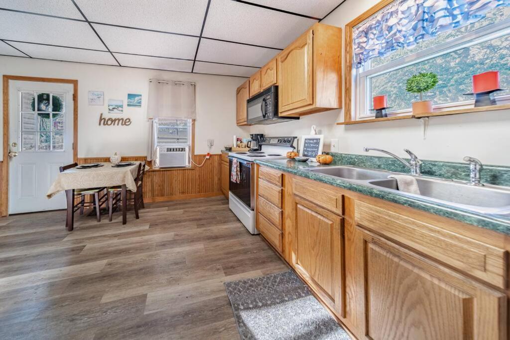 Cottage In The Falls, 2 B, 2 Bath, Fireplace Cuyahoga Falls Eksteriør bilde