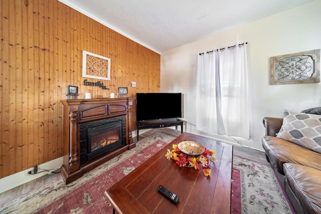 Cottage In The Falls, 2 B, 2 Bath, Fireplace Cuyahoga Falls Eksteriør bilde